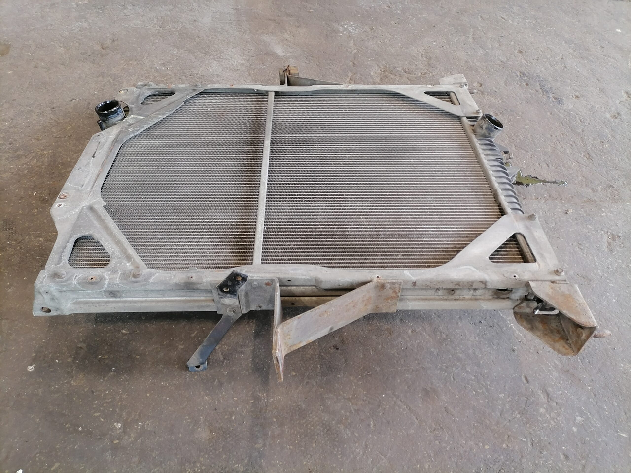 Volvo Cooling radiator 20536920 - المشعاع - شاحنة: صور 4 Volvo Cooling radiator 20536920 - المشعاع - شاحنة: صور 4