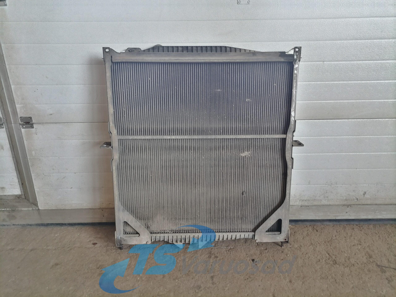 Volvo Cooling radiator 20722440 - المشعاع - شاحنة: صور 2 Volvo Cooling radiator 20722440 - المشعاع - شاحنة: صور 2