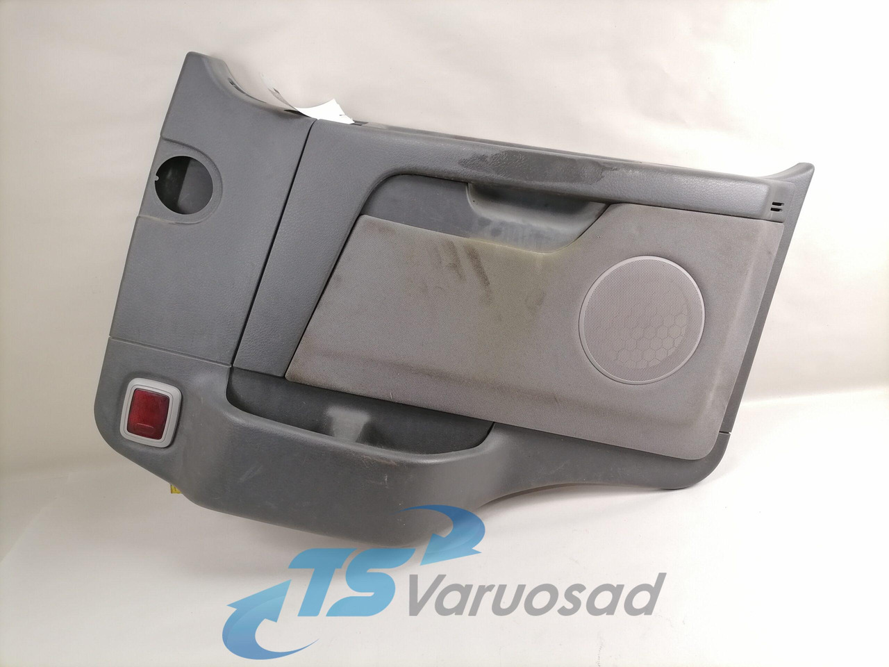 Volvo Door trim panel 20360455 - باب و قطع الغيار - شاحنة: صور 1 Volvo Door trim panel 20360455 - باب و قطع الغيار - شاحنة: صور 1