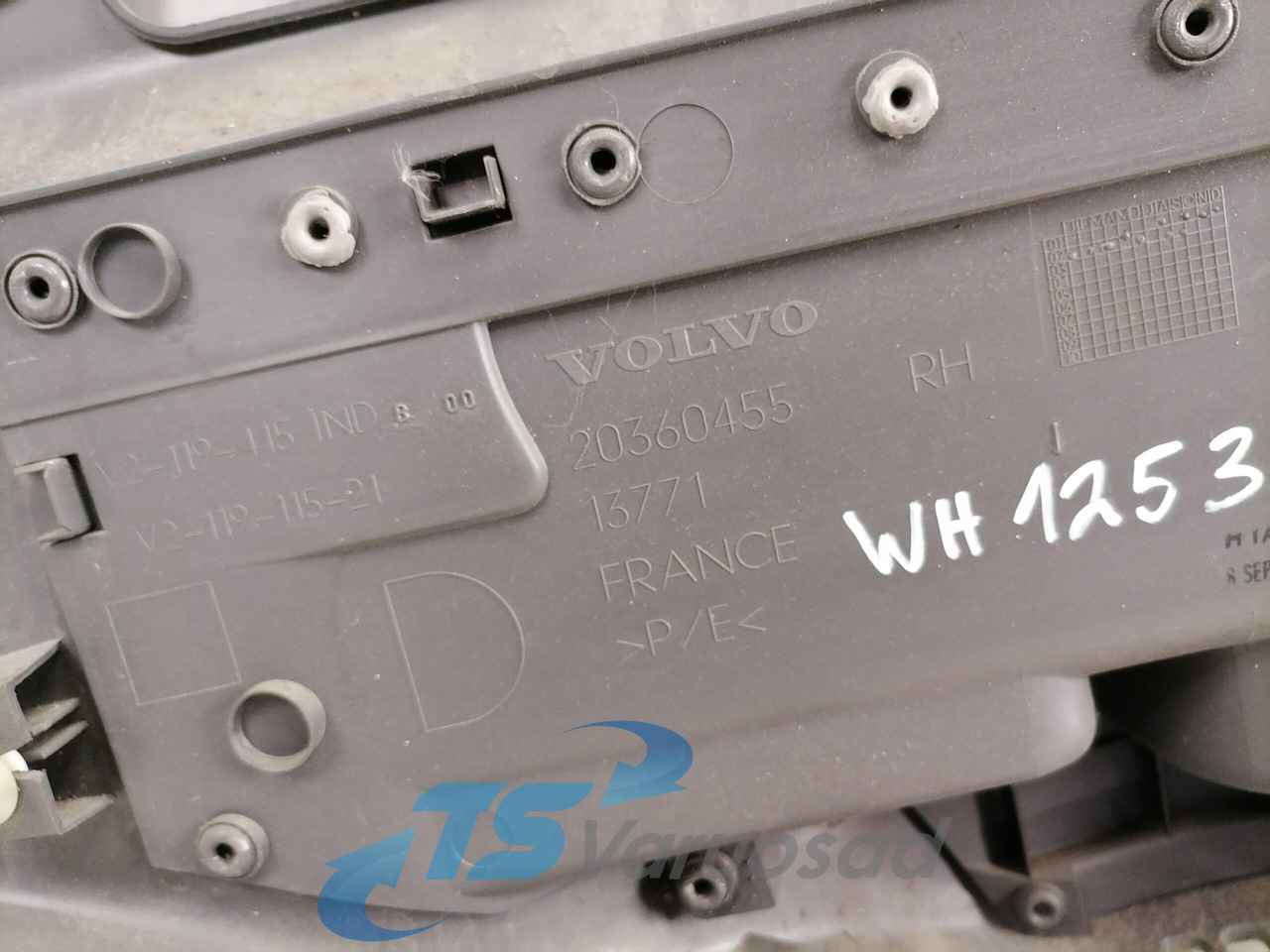 Volvo Door trim panel 20360455 - باب و قطع الغيار - شاحنة: صور 3 Volvo Door trim panel 20360455 - باب و قطع الغيار - شاحنة: صور 3