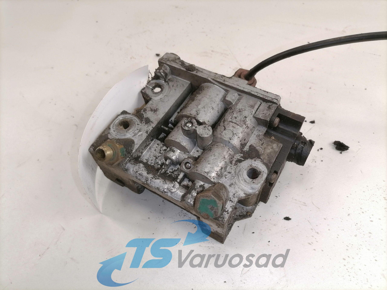 Volvo Engine control switch 2041199 - كاتم الصوت/ نظام العادم - شاحنة: صور 3 Volvo Engine control switch 2041199 - كاتم الصوت/ نظام العادم - شاحنة: صور 3