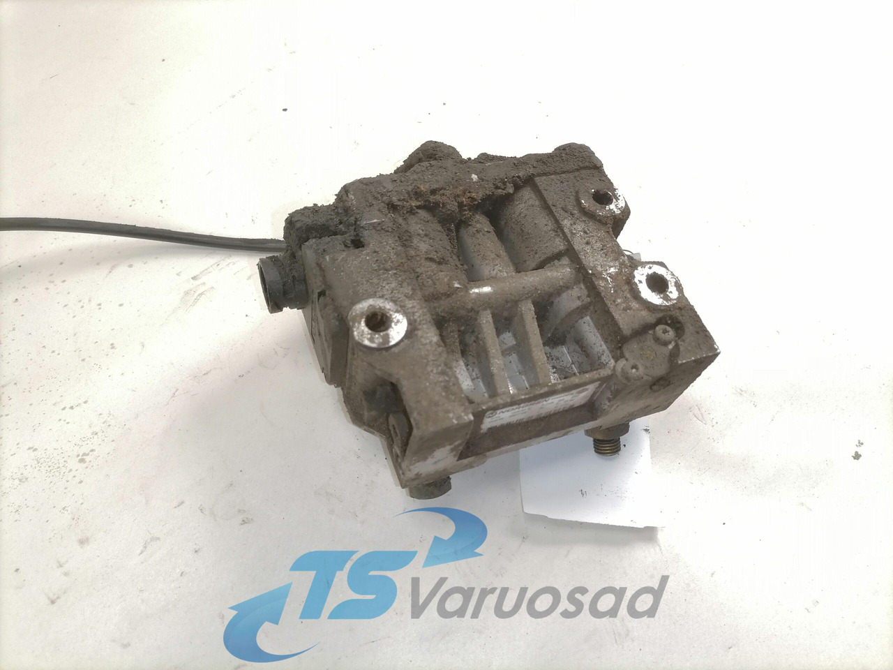 Volvo Engine control switch 2041199 - كاتم الصوت/ نظام العادم - شاحنة: صور 1 Volvo Engine control switch 2041199 - كاتم الصوت/ نظام العادم - شاحنة: صور 1
