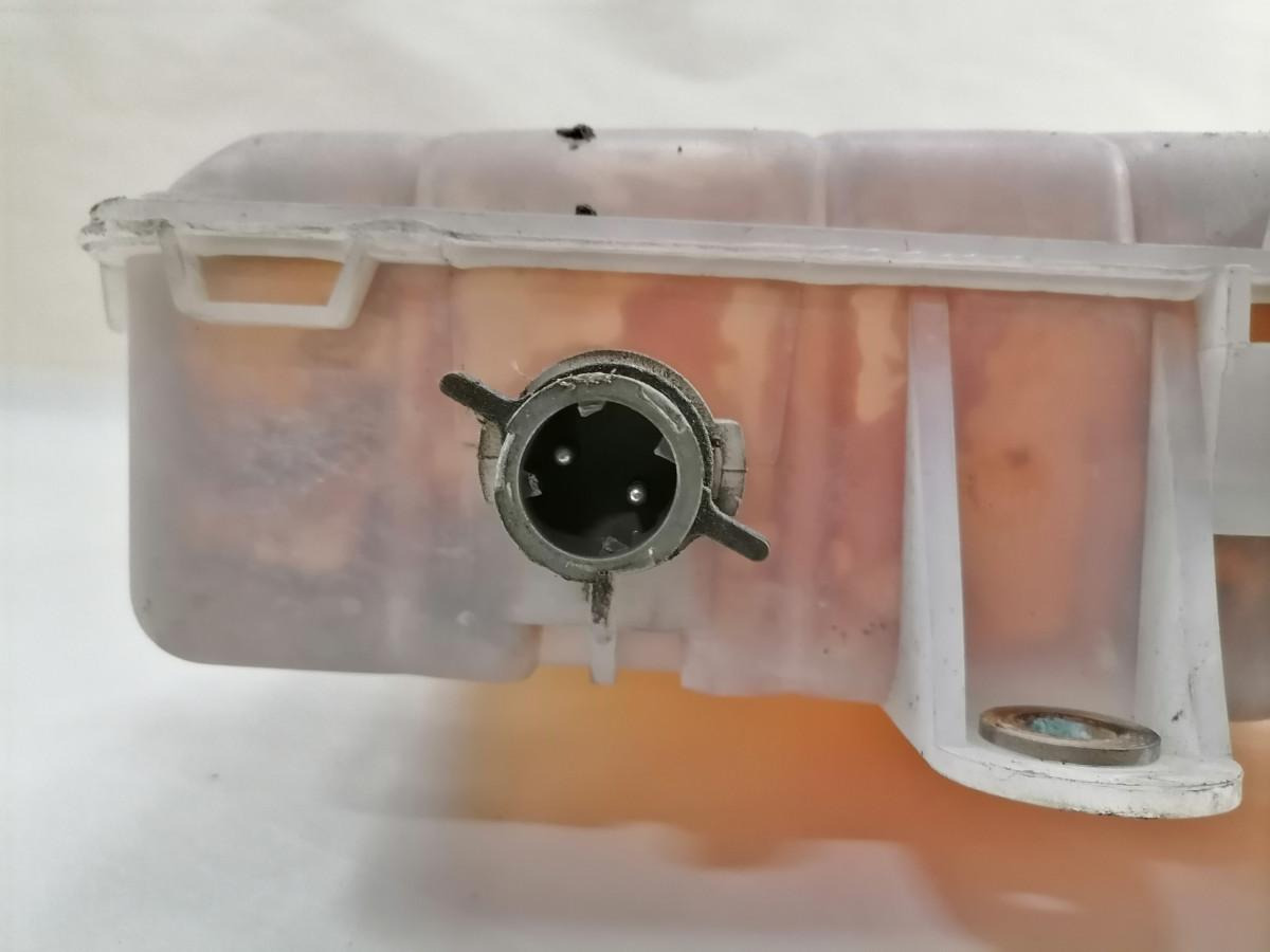 Volvo Expansion tank 996021 - قطع غيار عامة - شاحنة: صور 5 Volvo Expansion tank 996021 - قطع غيار عامة - شاحنة: صور 5