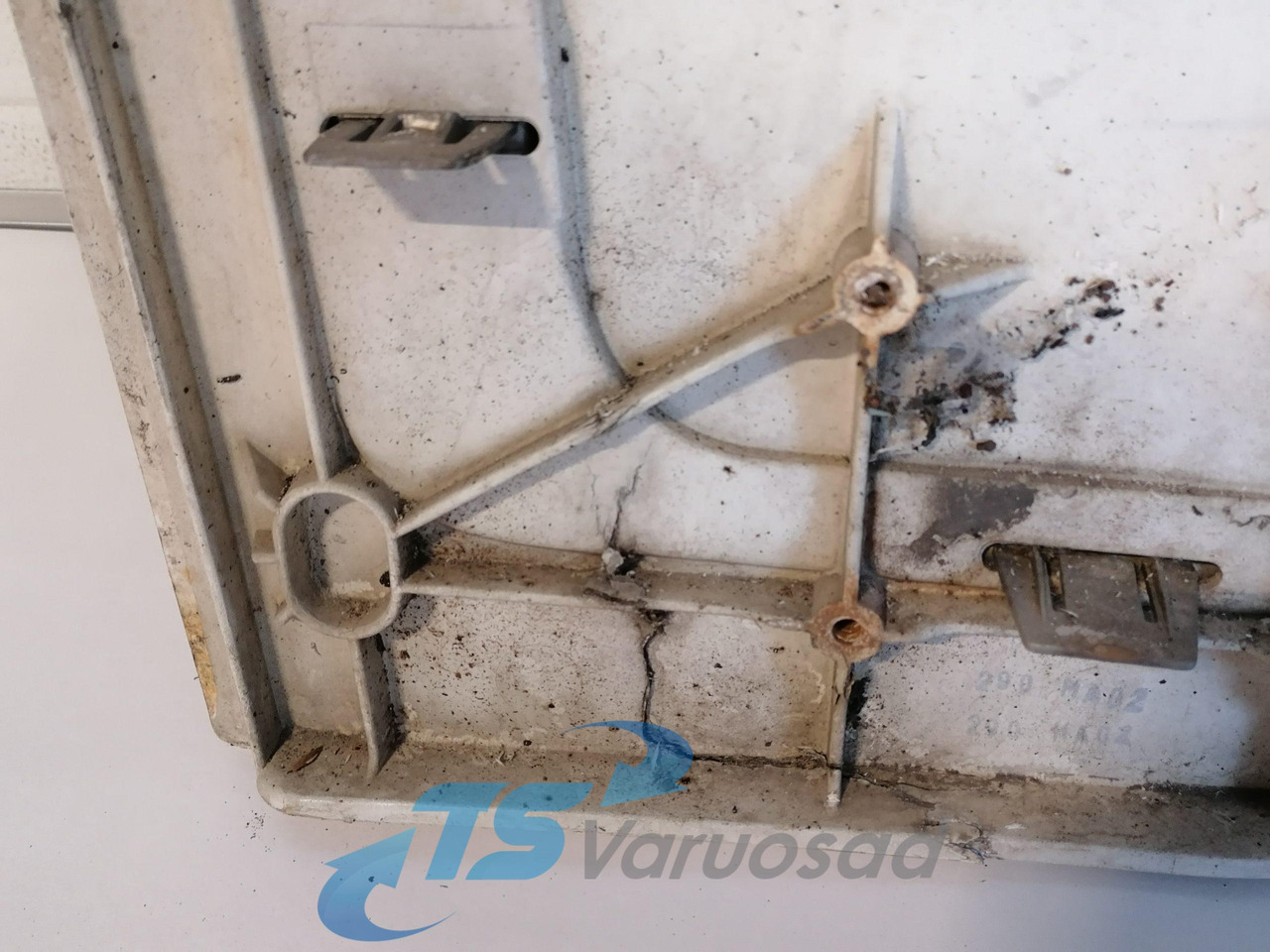 Volvo Grille panel 20398253 - جلوپنجره - شاحنة: صور 3 Volvo Grille panel 20398253 - جلوپنجره - شاحنة: صور 3