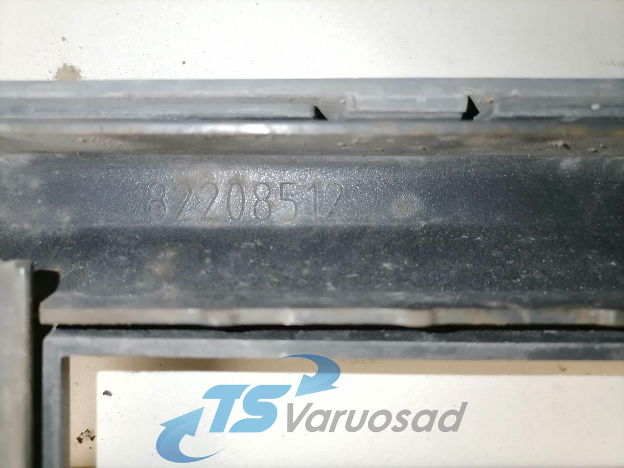 Volvo Grille panel 82208512 - جلوپنجره - شاحنة: صور 3 Volvo Grille panel 82208512 - جلوپنجره - شاحنة: صور 3