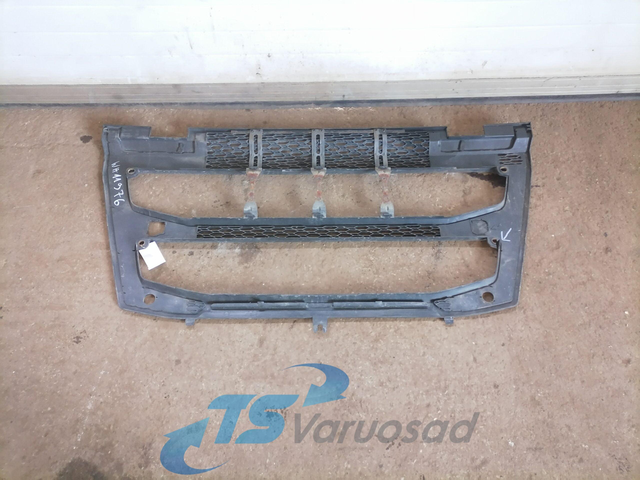 Volvo Grille panel 82491908 - جلوپنجره - شاحنة: صور 2 Volvo Grille panel 82491908 - جلوپنجره - شاحنة: صور 2
