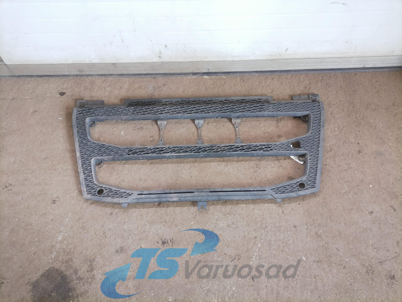 Volvo Grille panel 82491908 - جلوپنجره - شاحنة: صور 1 Volvo Grille panel 82491908 - جلوپنجره - شاحنة: صور 1