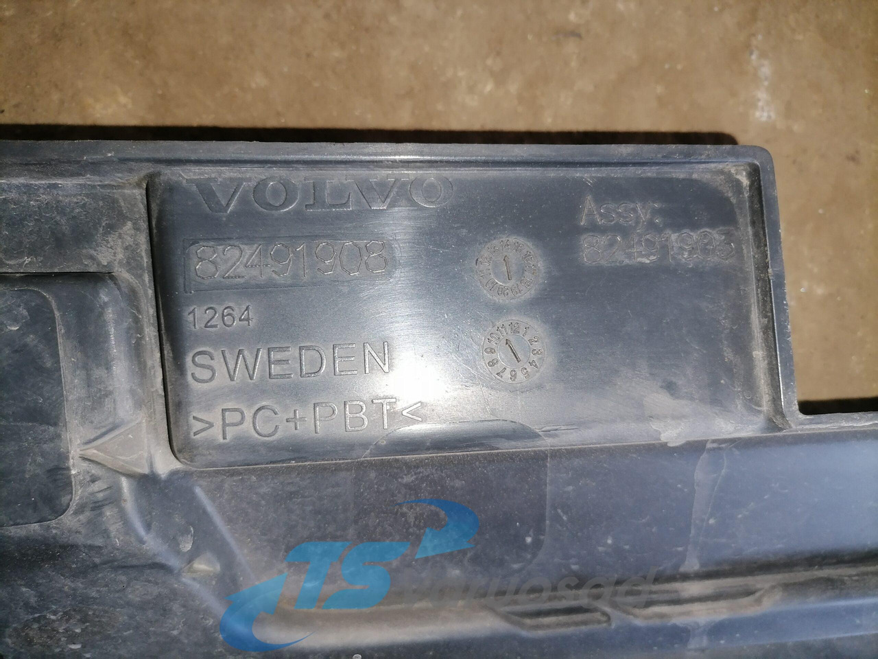 Volvo Grille panel 82491908 - جلوپنجره - شاحنة: صور 4 Volvo Grille panel 82491908 - جلوپنجره - شاحنة: صور 4