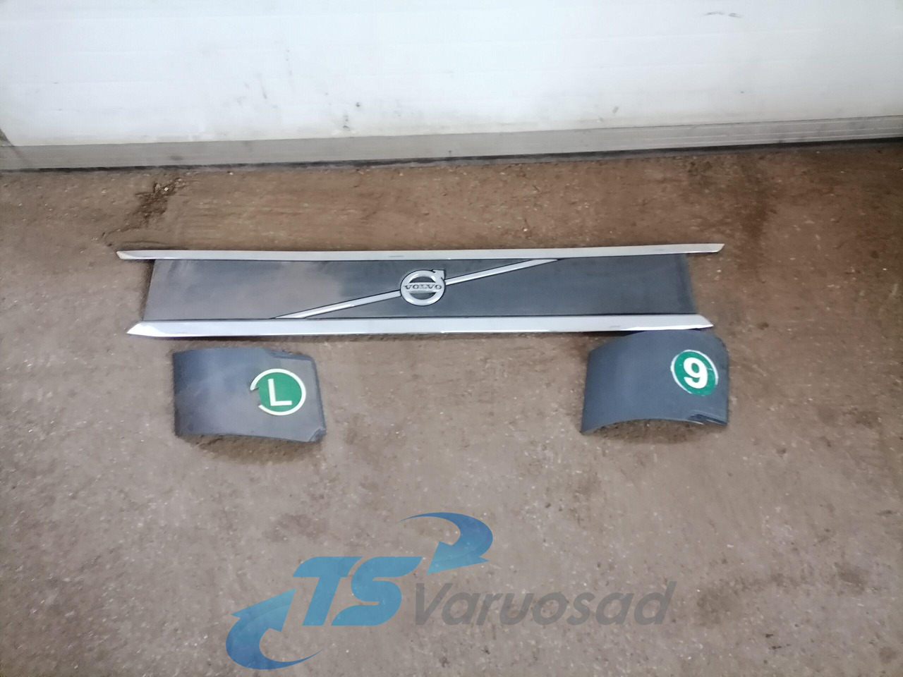 Volvo Grille panel 84027588 - جلوپنجره - شاحنة: صور 1 Volvo Grille panel 84027588 - جلوپنجره - شاحنة: صور 1