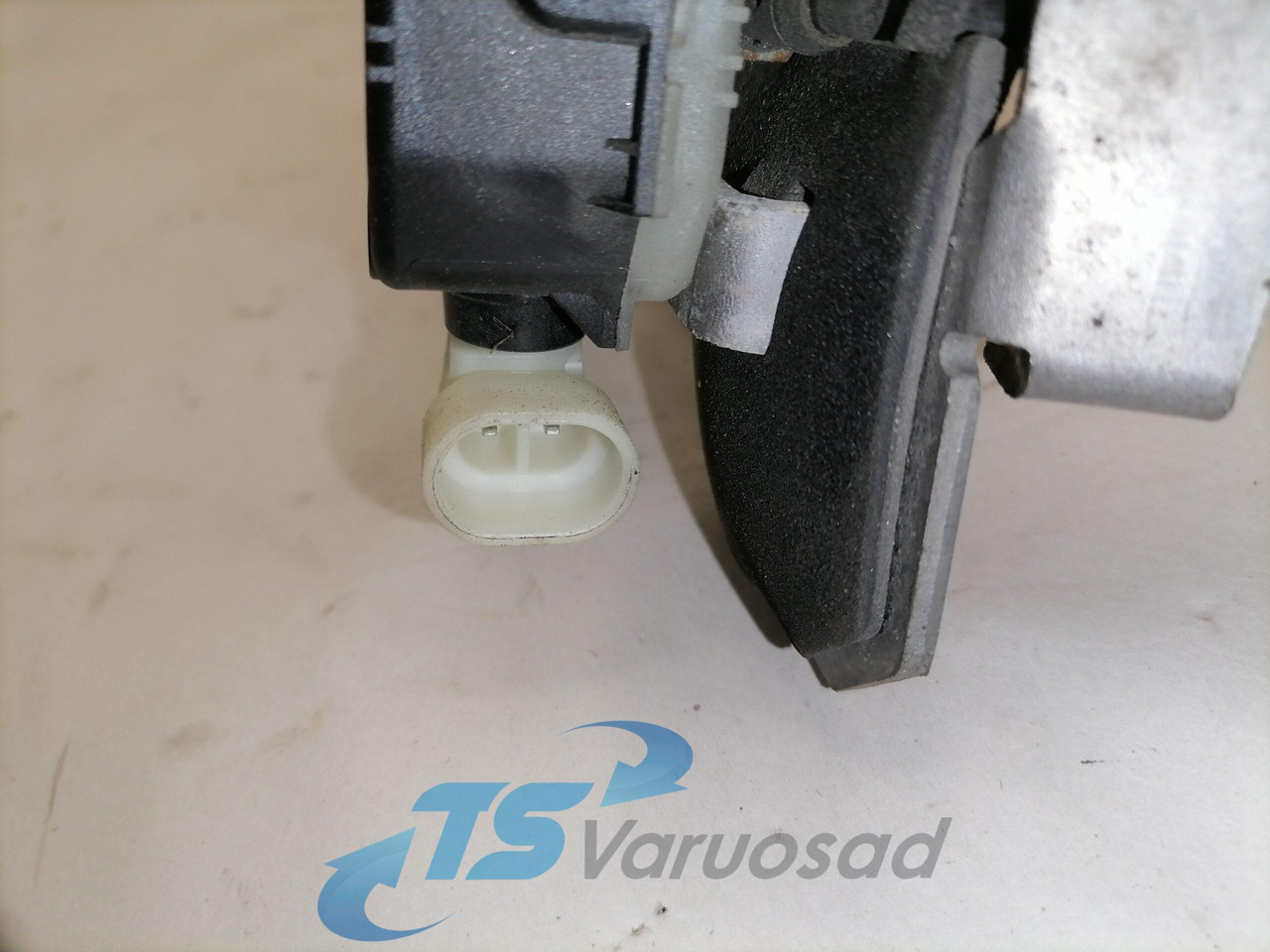 Volvo Iluvõre lukk 82208559 - جلوپنجره - شاحنة: صور 4 Volvo Iluvõre lukk 82208559 - جلوپنجره - شاحنة: صور 4