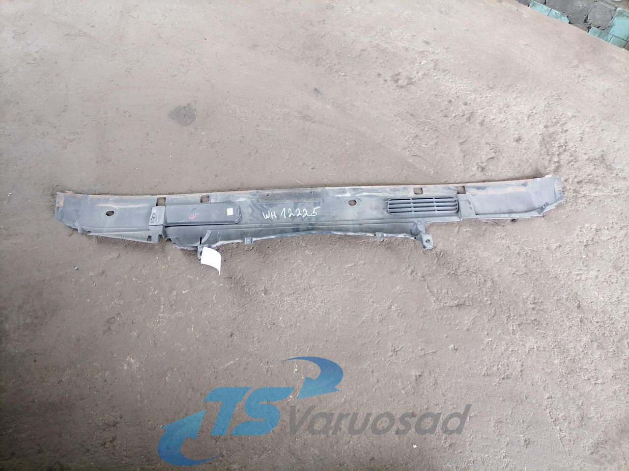 Volvo Iluvõre plastik 20527277 - جلوپنجره - شاحنة: صور 2 Volvo Iluvõre plastik 20527277 - جلوپنجره - شاحنة: صور 2
