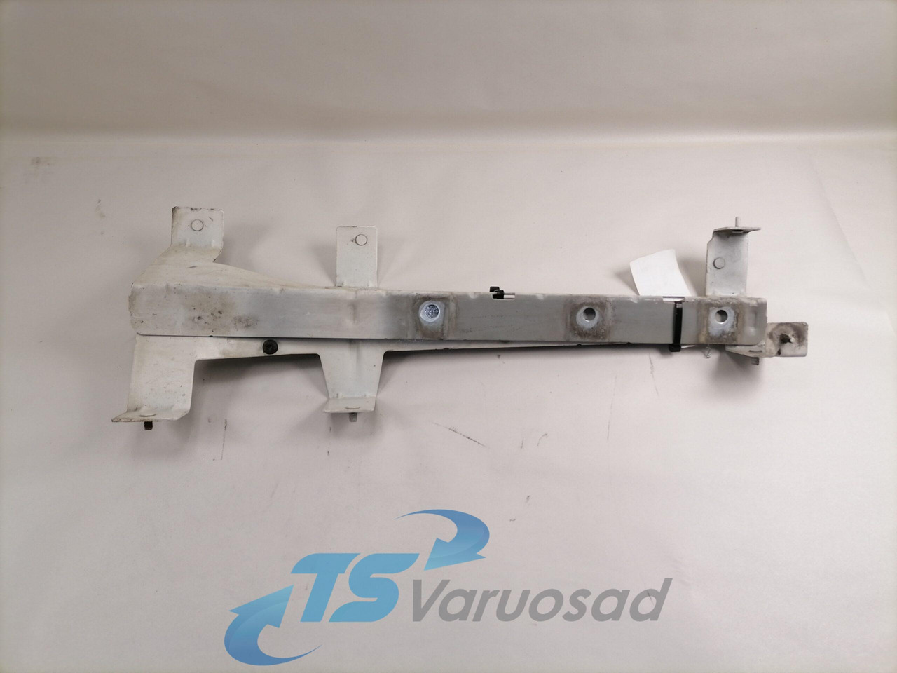 Volvo Kabiini nurgapleki kandur 20731735 - قطع غيار عامة - شاحنة: صور 1 Volvo Kabiini nurgapleki kandur 20731735 - قطع غيار عامة - شاحنة: صور 1