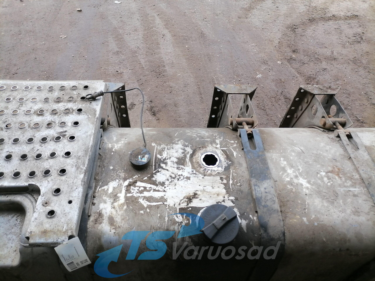 Volvo Kütusepaak 900L 21442022 - خزان وقود - شاحنة: صور 5 Volvo Kütusepaak 900L 21442022 - خزان وقود - شاحنة: صور 5
