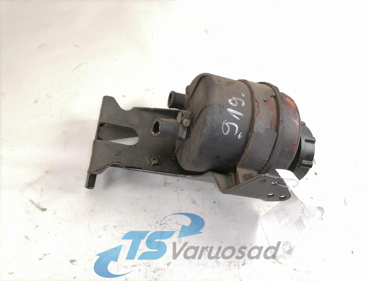 Volvo Steering oil tank+ bracket 1592945 - خرطوم التوجيه - شاحنة: صور 1 Volvo Steering oil tank+ bracket 1592945 - خرطوم التوجيه - شاحنة: صور 1