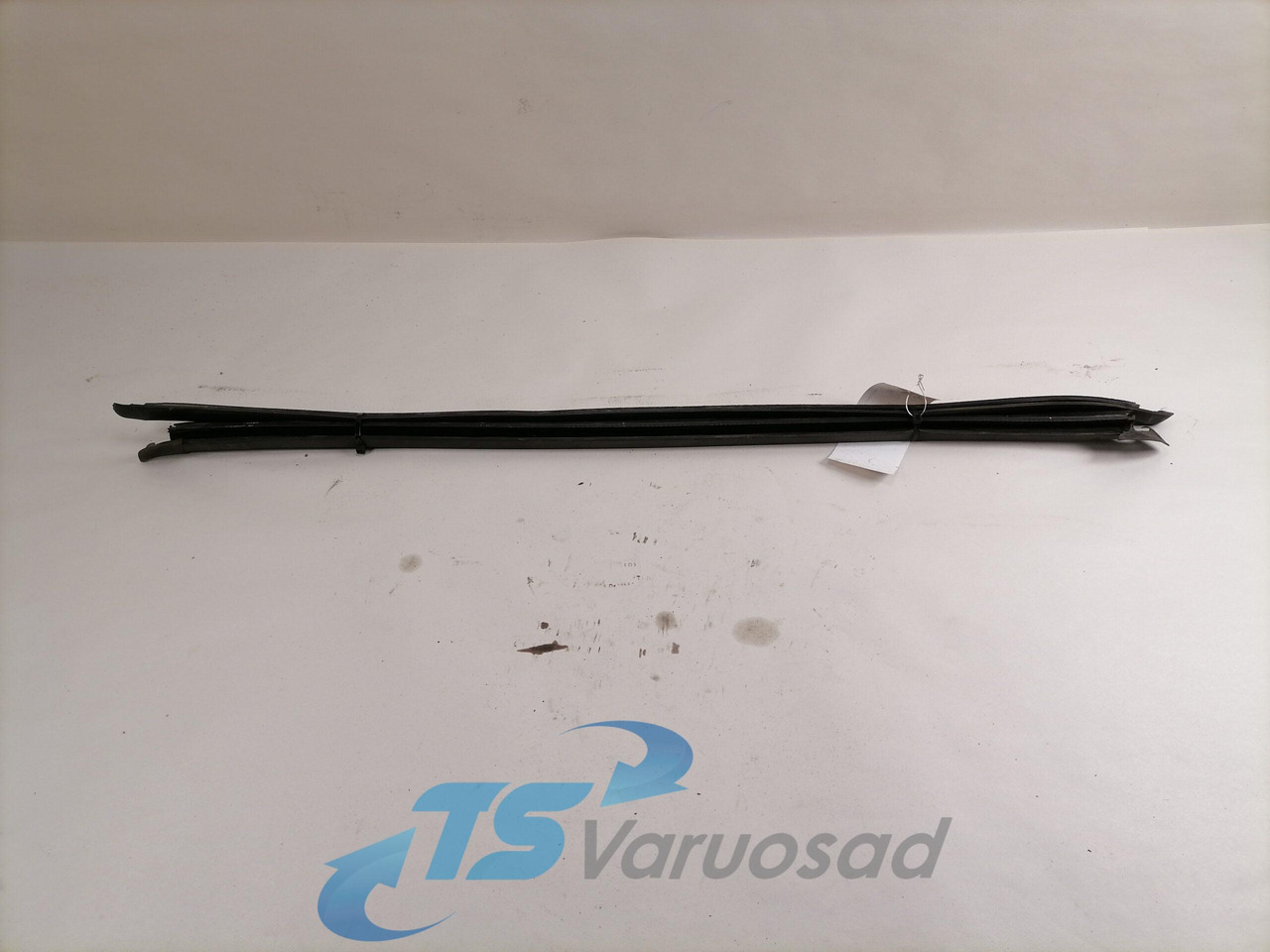 Volvo Ukseklaasi tihend 82110669 - باب و قطع الغيار - شاحنة: صور 2 Volvo Ukseklaasi tihend 82110669 - باب و قطع الغيار - شاحنة: صور 2