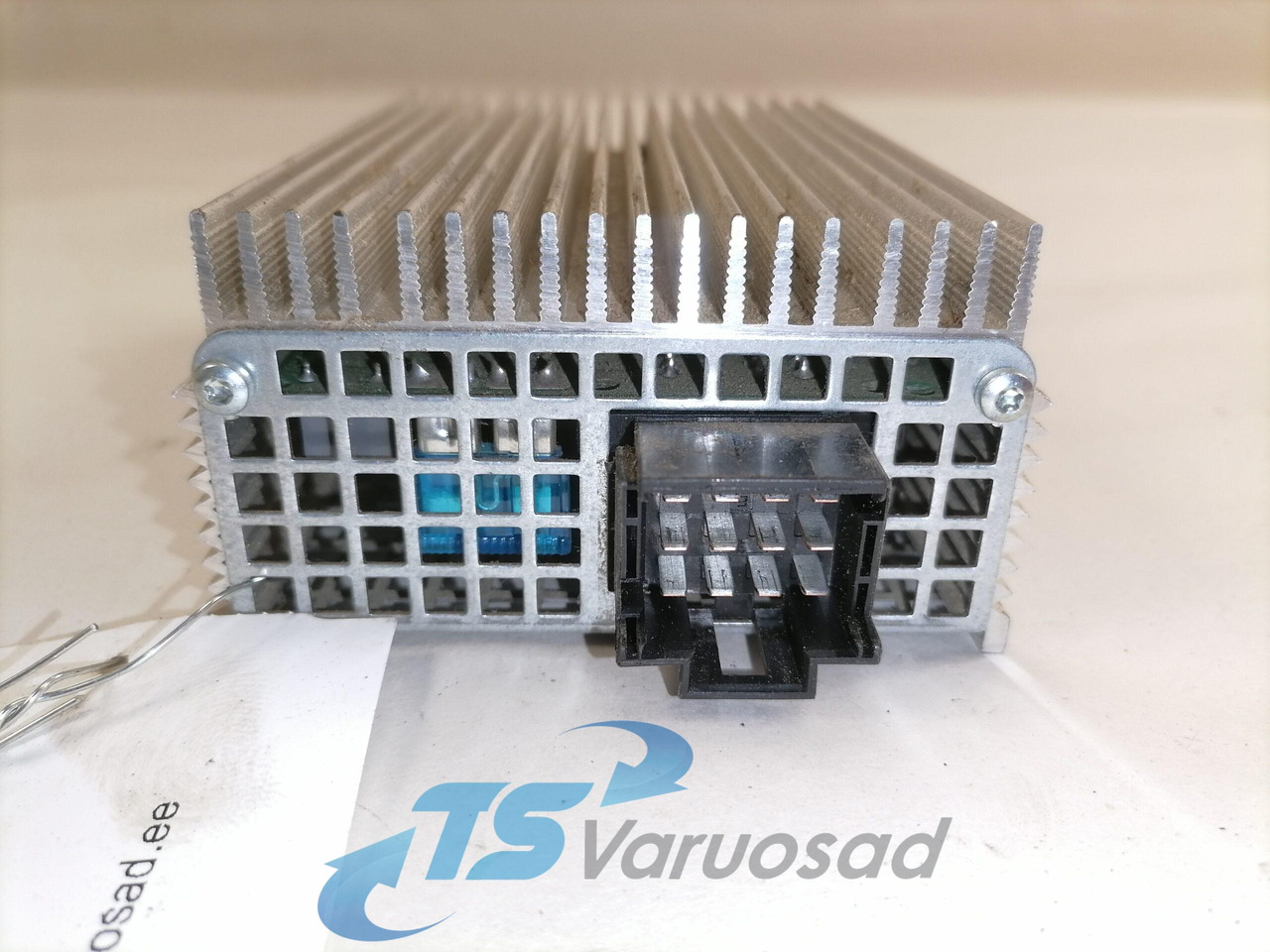 Volvo Voltage converter 21255320 - النظام الكهربائي - شاحنة: صور 2 Volvo Voltage converter 21255320 - النظام الكهربائي - شاحنة: صور 2