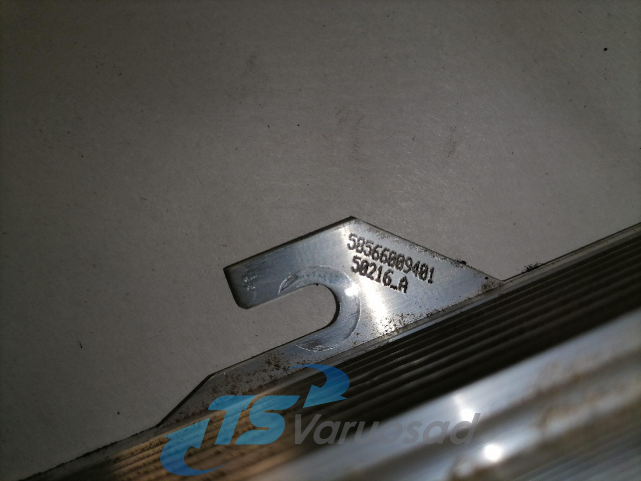 Volvo Voltage converter 21255320 - النظام الكهربائي - شاحنة: صور 4 Volvo Voltage converter 21255320 - النظام الكهربائي - شاحنة: صور 4