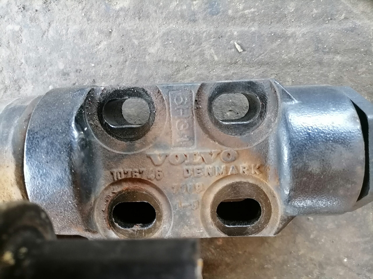 Volvo Volvo FH kabiini torsioonvarras 3198853 - الكابينة تعليق - شاحنة: صور 5 Volvo Volvo FH kabiini torsioonvarras 3198853 - الكابينة تعليق - شاحنة: صور 5