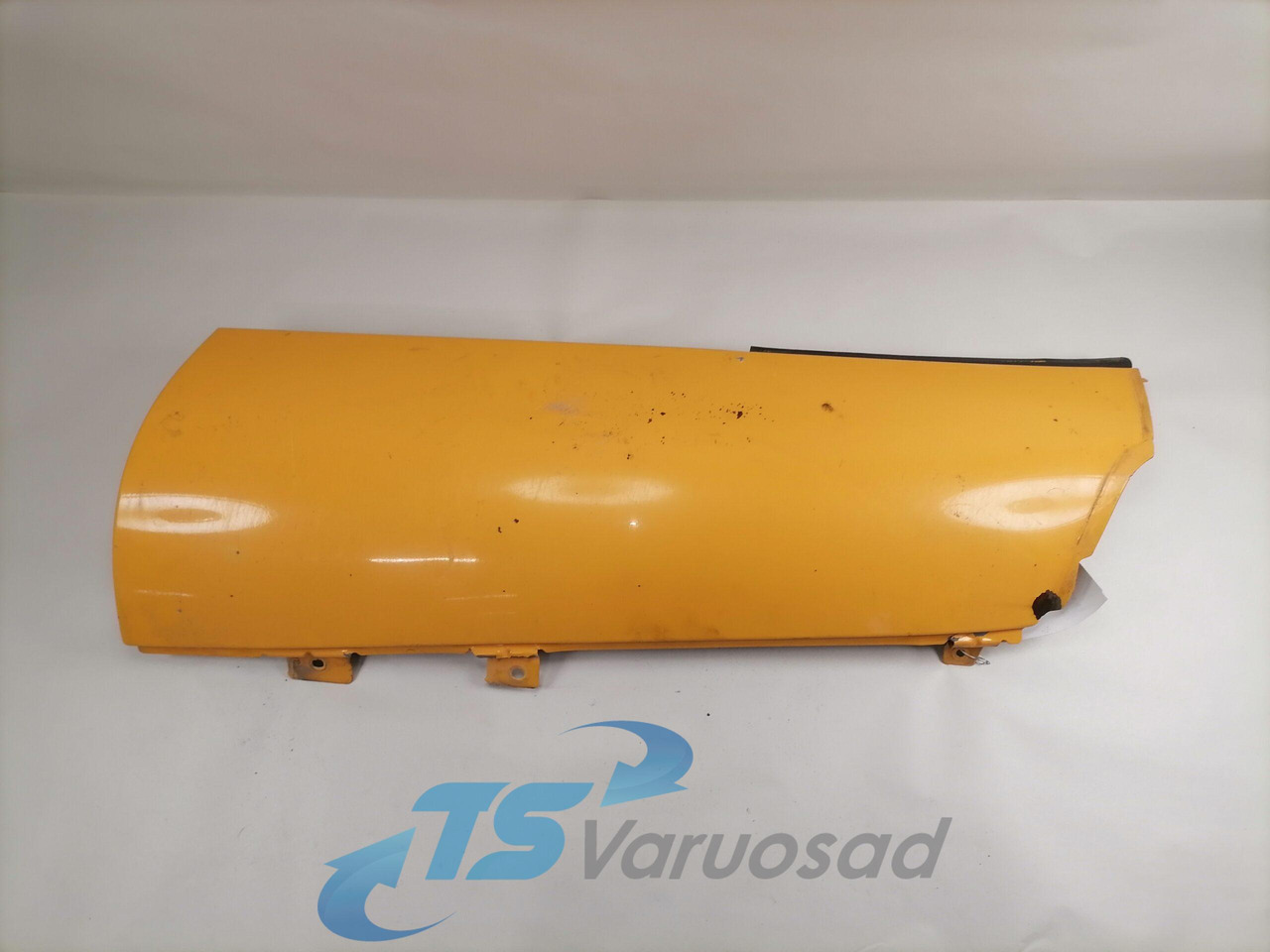 Volvo Volvo kabiini nurgapõsk, parem 20379176 - جلوپنجره - شاحنة: صور 1 Volvo Volvo kabiini nurgapõsk, parem 20379176 - جلوپنجره - شاحنة: صور 1