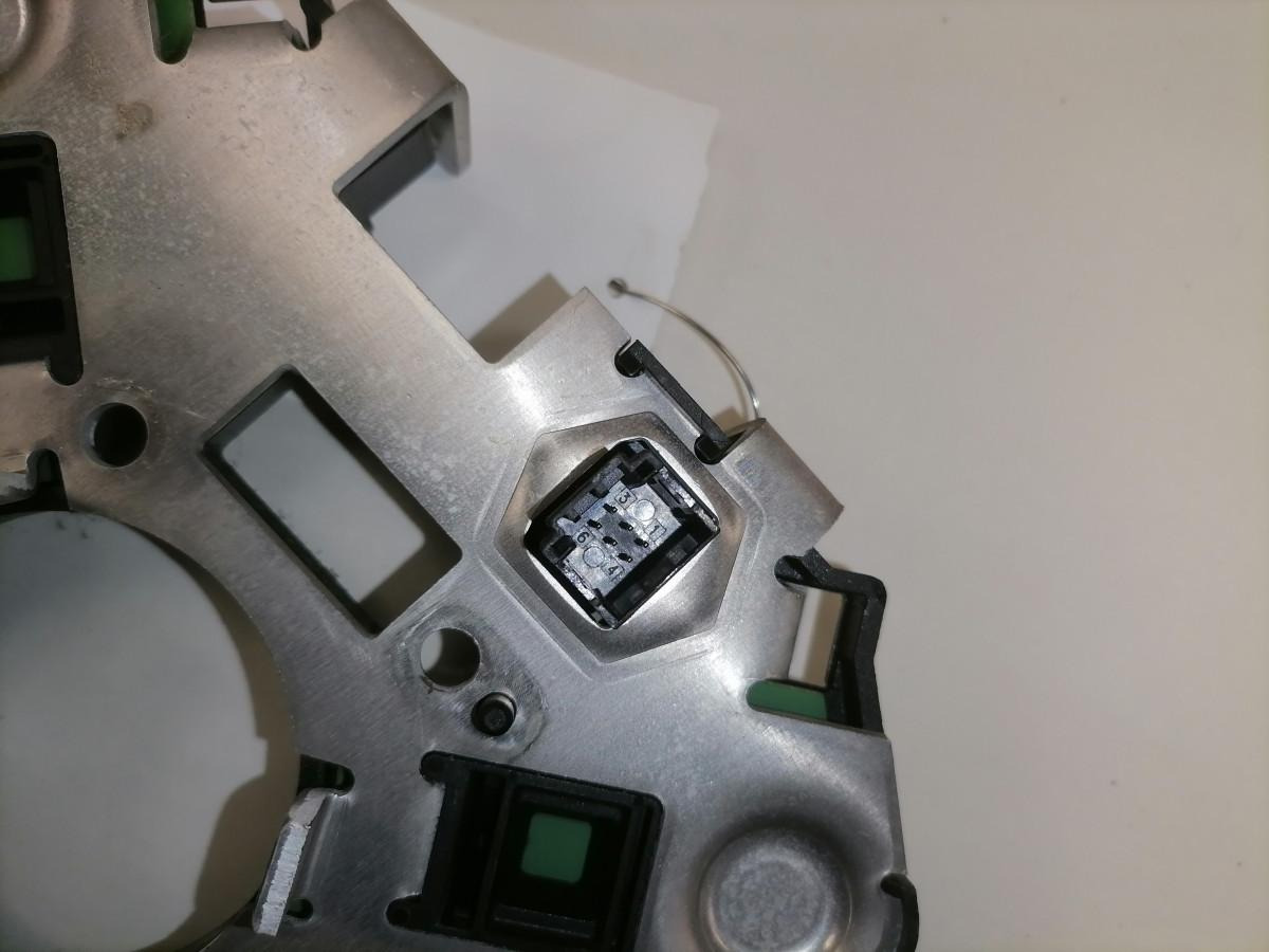 Volvo Volvo rooli lülitite kandur 21601029 - الكبائن - شاحنة: صور 4 Volvo Volvo rooli lülitite kandur 21601029 - الكبائن - شاحنة: صور 4