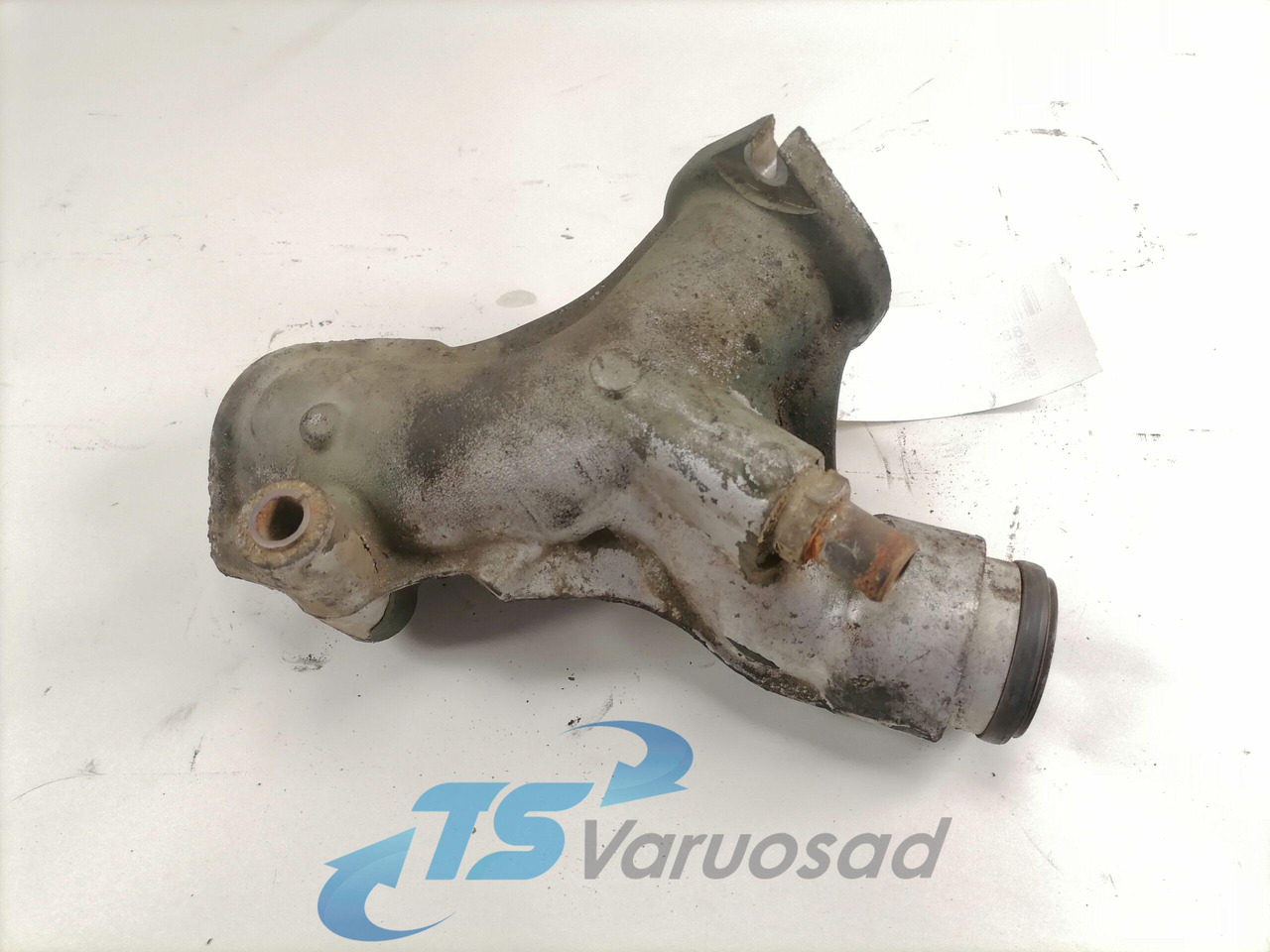 Volvo Water pump manifold / housing 20539684 - مضخة المبرد - شاحنة: صور 4 Volvo Water pump manifold / housing 20539684 - مضخة المبرد - شاحنة: صور 4