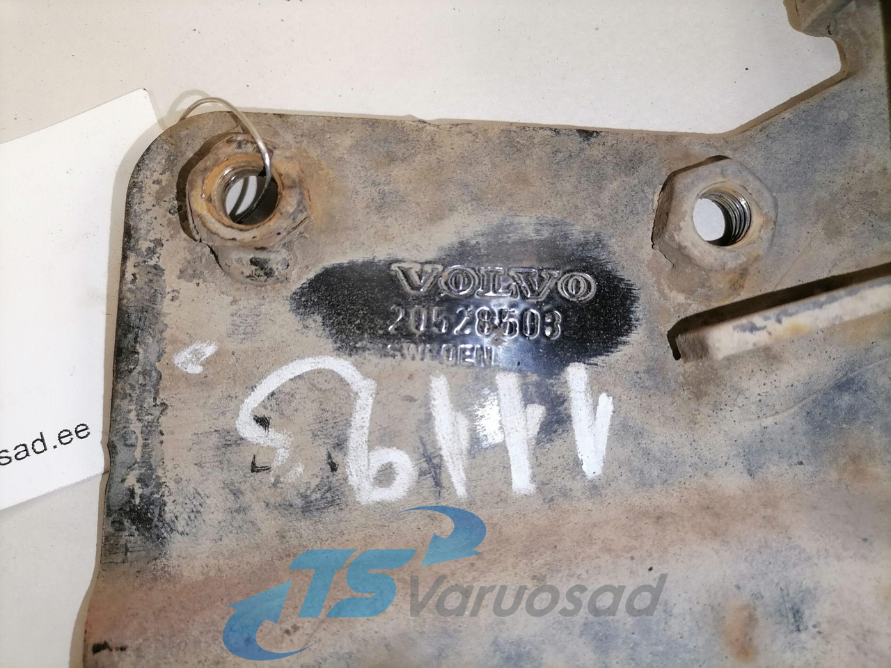 Volvo lower grille carrier hinge 20528503 - جلوپنجره - شاحنة: صور 2 Volvo lower grille carrier hinge 20528503 - جلوپنجره - شاحنة: صور 2