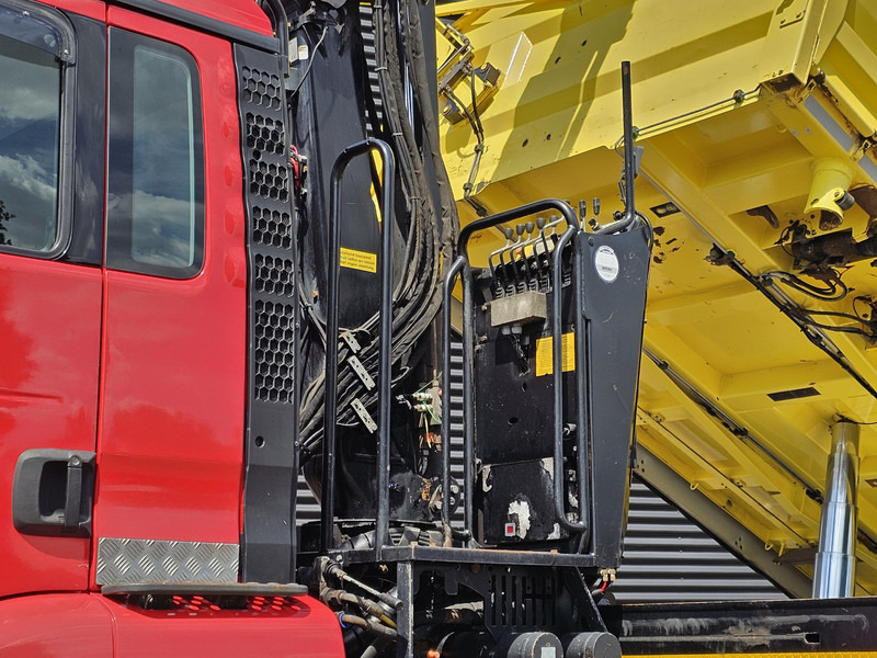 MAN TGS 33.480 6x6 / PALFINGER Z CRANE / 2 SIDE TIPPER - قلابات, شاحنة كرين: صور 4 MAN TGS 33.480 6x6 / PALFINGER Z CRANE / 2 SIDE TIPPER - قلابات, شاحنة كرين: صور 4