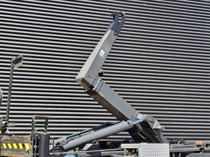 Mercedes-Benz AXOR 1823 4X4 / FASSI CRANE + HOOKLIFT / SPRING SUSPENSION - شاحنة ذات الخطاف, شاحنة كرين: صور 4 Mercedes-Benz AXOR 1823 4X4 / FASSI CRANE + HOOKLIFT / SPRING SUSPENSION - شاحنة ذات الخطاف, شاحنة كرين: صور 4