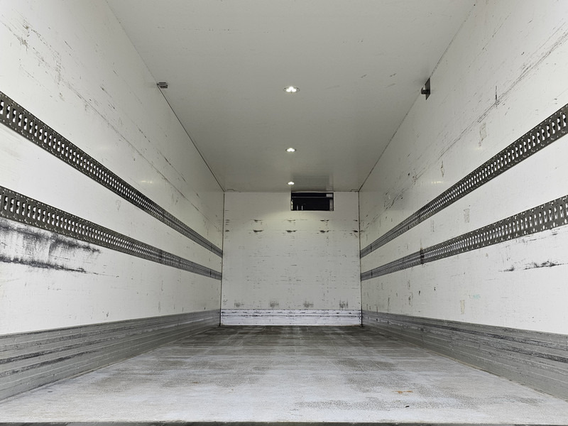 مبردة شاحنة Scania P250 4X2 / FRIGOBLOCK / LBW: صور 17