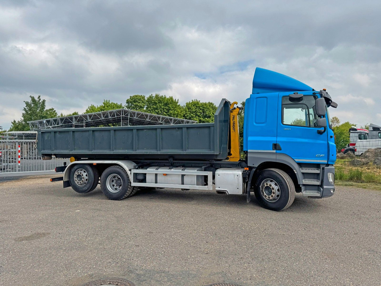DAF CF 480 6X2 Abroller Funk 8 Stück neue Pirelli DAF CF 480 6X2 Abroller Funk 8 Stück neue Pirelli - شاحنة ذات الخطاف: صور 1 DAF CF 480 6X2 Abroller Funk 8 Stück neue Pirelli DAF CF 480 6X2 Abroller Funk 8 Stück neue Pirelli - شاحنة ذات الخطاف: صور 1