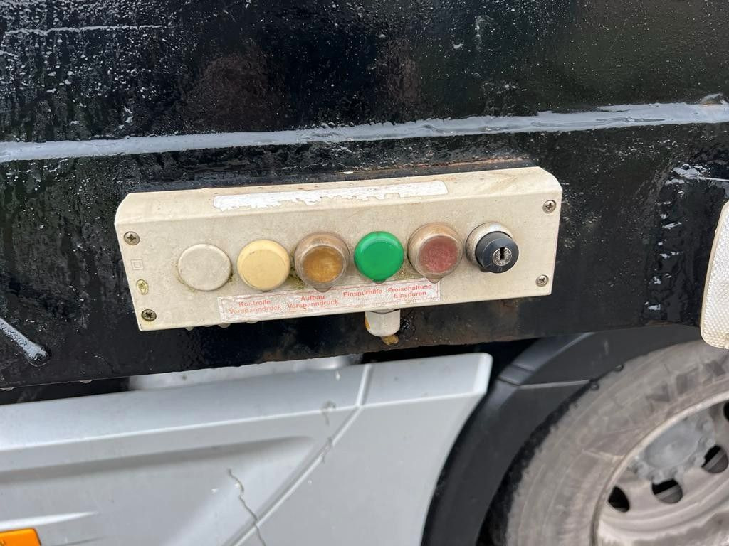 Langendorf Tiefbett mit Rampen Hydraulisch Langendorf Tiefbett mit Rampen Hydraulisch - عربة مسطحة منخفضة نصف مقطورة: صور 5 Langendorf Tiefbett mit Rampen Hydraulisch Langendorf Tiefbett mit Rampen Hydraulisch - عربة مسطحة منخفضة نصف مقطورة: صور 5