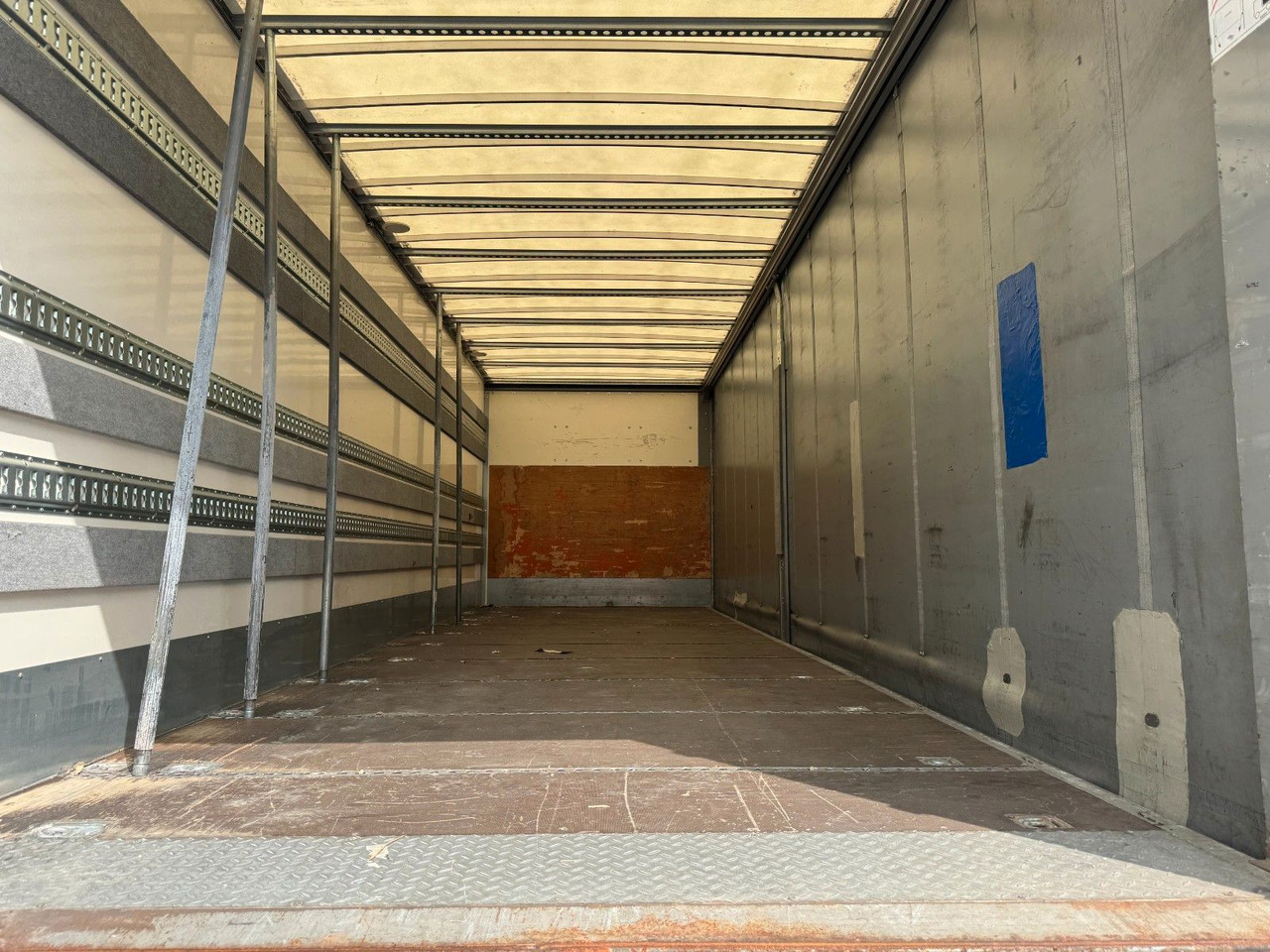 MAN 18.290 4X2 Koffer / Plane Top Zustand 8,30 Meter - شاحنة ستارة: صور 3 MAN 18.290 4X2 Koffer / Plane Top Zustand 8,30 Meter - شاحنة ستارة: صور 3