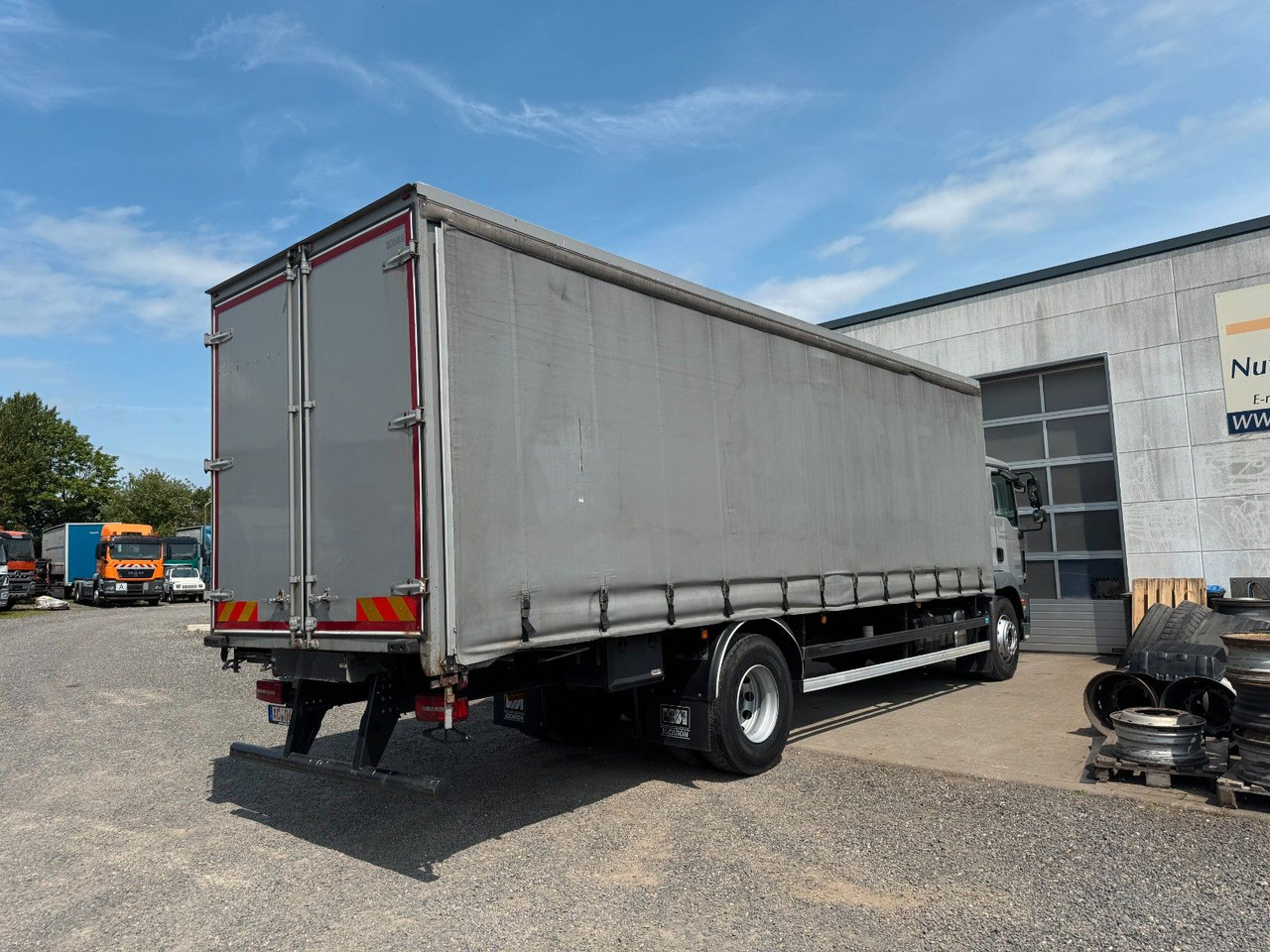 بصندوق مغلق شاحنة MAN 18.290 4X2 Koffer / Plane Top Zustand 8,30 Meter: صور 6