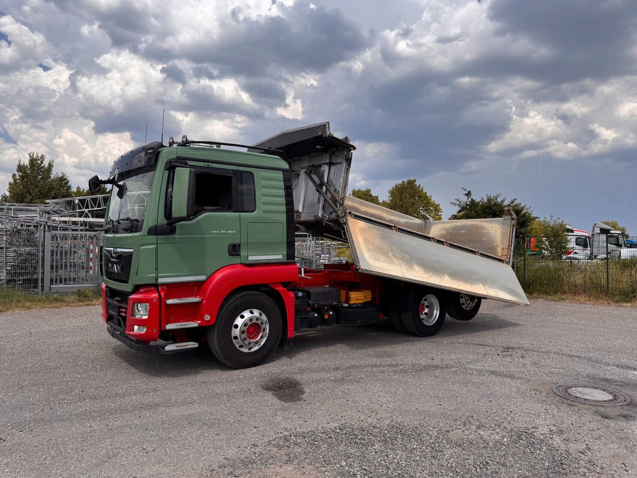 MAN 26.460 6x2 Meiller 3. Seitenkipper - قلابات: صور 1 MAN 26.460 6x2 Meiller 3. Seitenkipper - قلابات: صور 1