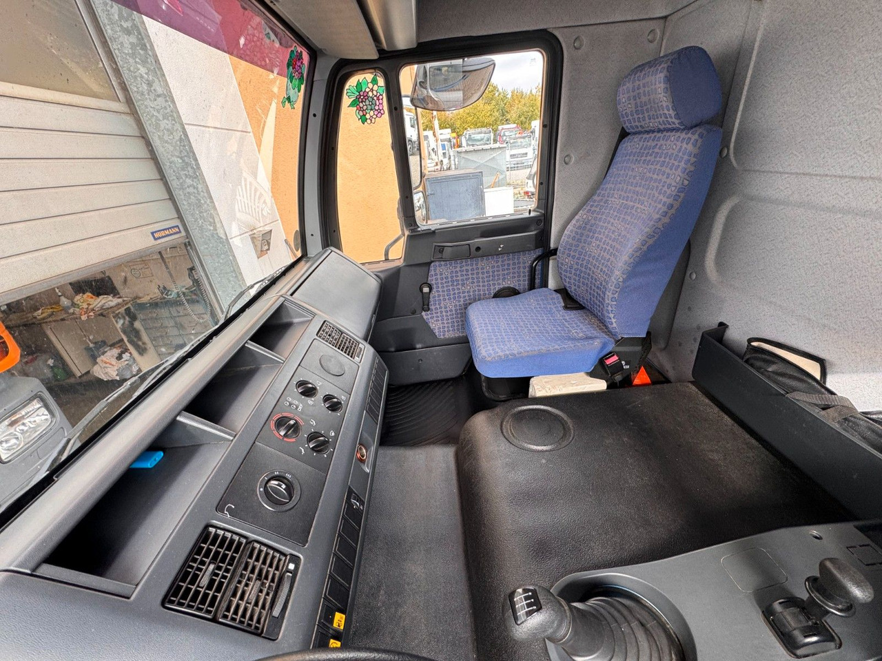 MAN 8.140 4X2 Pritsche Plane Original Km - الشاحنات الصغيرة ستائر: صور 4 MAN 8.140 4X2 Pritsche Plane Original Km - الشاحنات الصغيرة ستائر: صور 4