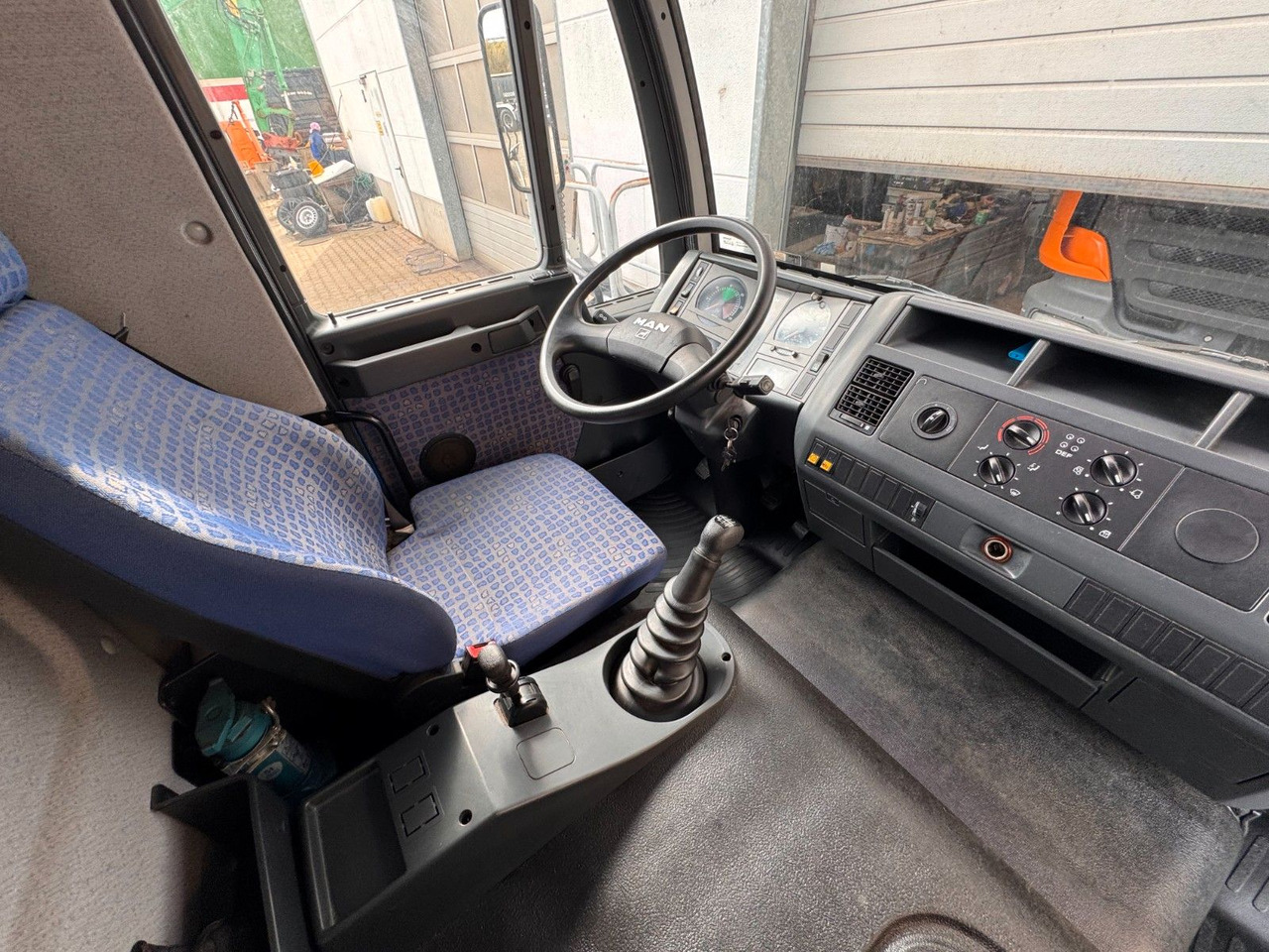 MAN 8.140 4X2 Pritsche Plane Original Km - الشاحنات الصغيرة ستائر: صور 3 MAN 8.140 4X2 Pritsche Plane Original Km - الشاحنات الصغيرة ستائر: صور 3