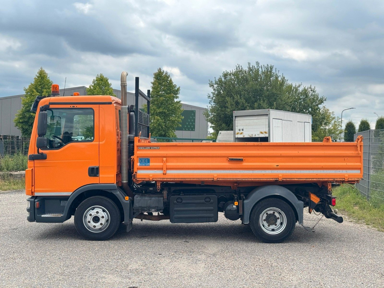 MAN 8.220 4x2 Meiller 3S. Kipper | Sperrdiff. | AHK - قلابات: صور 3 MAN 8.220 4x2 Meiller 3S. Kipper | Sperrdiff. | AHK - قلابات: صور 3