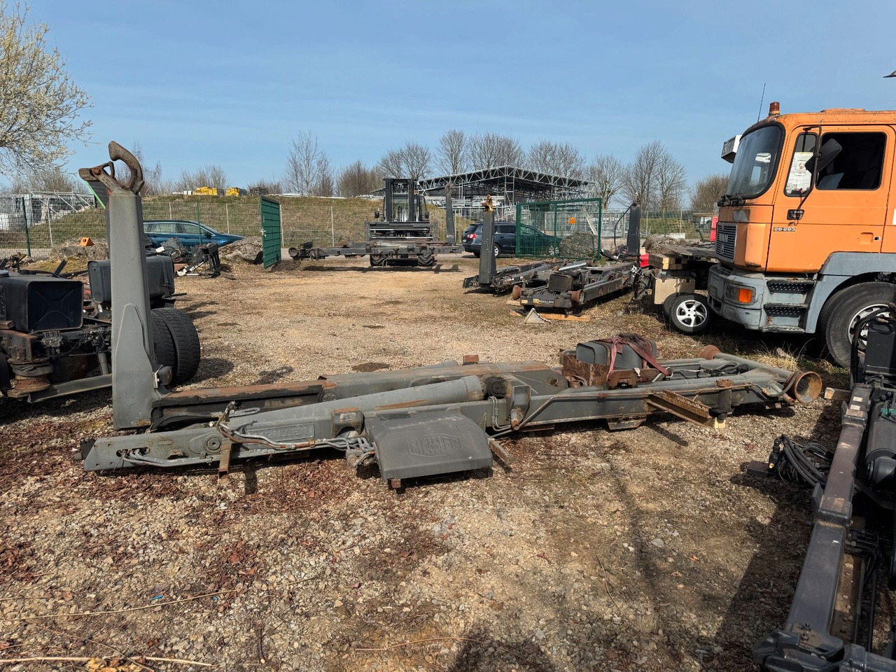 Meiller Abrollaufbau für 6X4 mit 3,90 Radstand - شاحنة ذات الخطاف: صور 4 Meiller Abrollaufbau für 6X4 mit 3,90 Radstand - شاحنة ذات الخطاف: صور 4