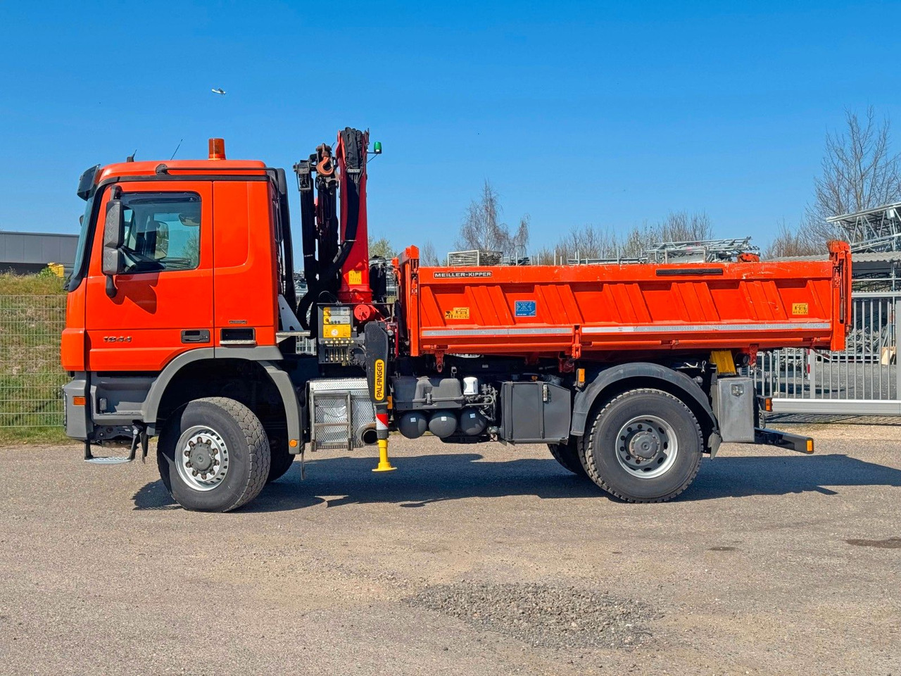 Mercedes-Benz 1844 4x4 Meiller 3S Bordmatik Palfinger PK16001K - قلابات: صور 3 Mercedes-Benz 1844 4x4 Meiller 3S Bordmatik Palfinger PK16001K - قلابات: صور 3