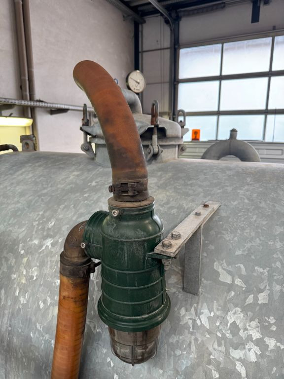 Mercedes-Benz 818 4X2 ROM Toilettenwagen Mercedes-Benz 818 4X2 ROM Toilettenwagen 6 Plätze - فراغ شاحنة: صور 5 Mercedes-Benz 818 4X2 ROM Toilettenwagen Mercedes-Benz 818 4X2 ROM Toilettenwagen 6 Plätze - فراغ شاحنة: صور 5