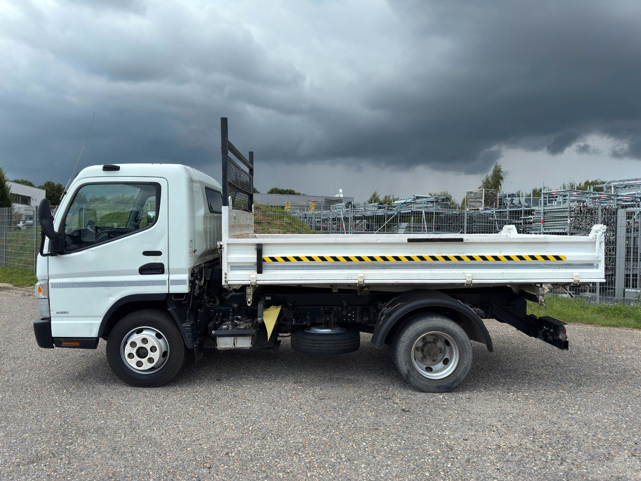 Mitsubishi 7C15 Fuso Canter 4x2 mit Meiller 3S. Kipper - قلاب صغير: صور 5 Mitsubishi 7C15 Fuso Canter 4x2 mit Meiller 3S. Kipper - قلاب صغير: صور 5