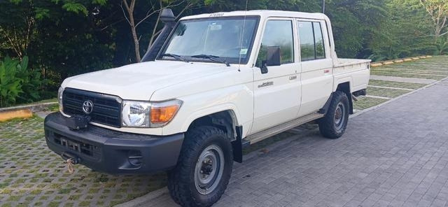 Toyota Land Cruiser HZJ79L - شاحنة البيك أب: صور 1 Toyota Land Cruiser HZJ79L - شاحنة البيك أب: صور 1