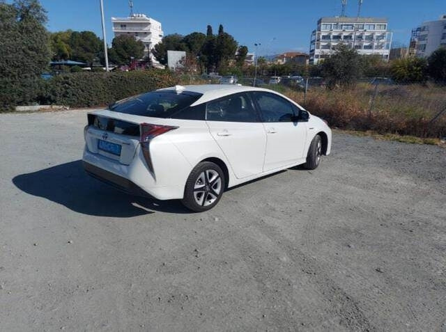 Toyota Prius Hybrid - سيارة: صور 3 Toyota Prius Hybrid - سيارة: صور 3