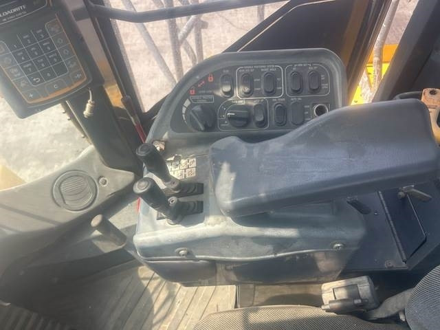 اللودر بعجل Komatsu WA600-6R: صور 21