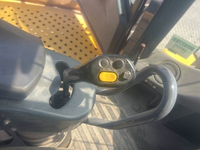 اللودر بعجل Komatsu WA600-6R: صور 22