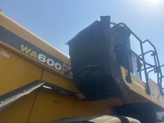 اللودر بعجل Komatsu WA600-6R: صور 10