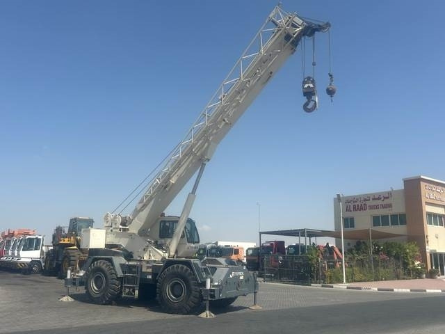 Terex RT555 - رافعة الطرق الوعرة: صور 4 Terex RT555 - رافعة الطرق الوعرة: صور 4