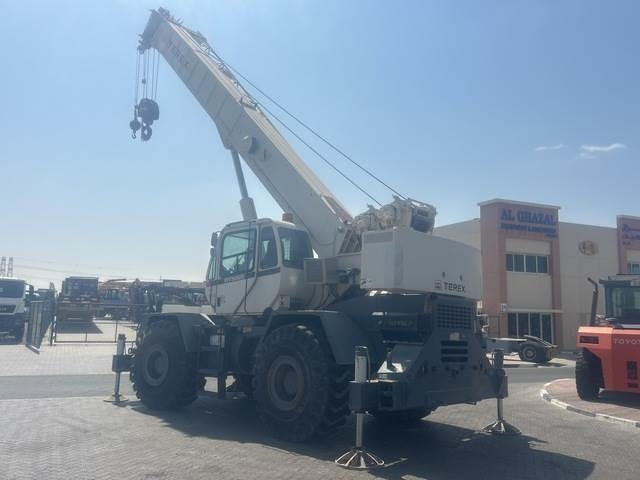 Terex RT555 - رافعة الطرق الوعرة: صور 2 Terex RT555 - رافعة الطرق الوعرة: صور 2