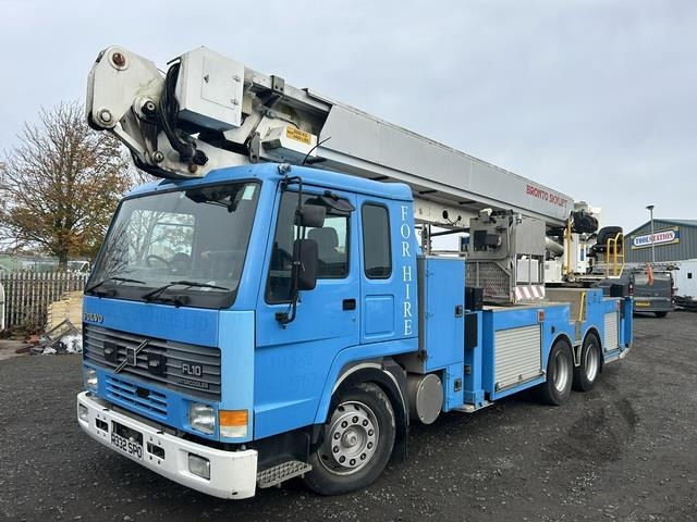 Volvo FL10 - شاحنة كرين: صور 1 Volvo FL10 - شاحنة كرين: صور 1