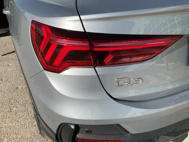 سيارة Audi Q3: صور 12